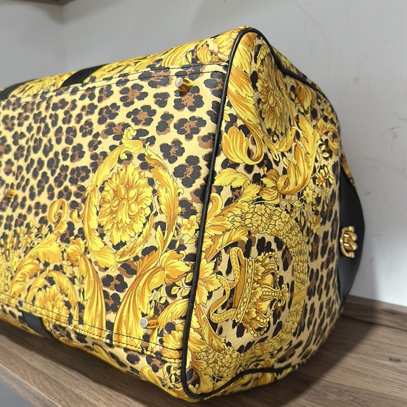 🔥Versace 2Way Travel Bag 🔥 - Picture 10 of 16